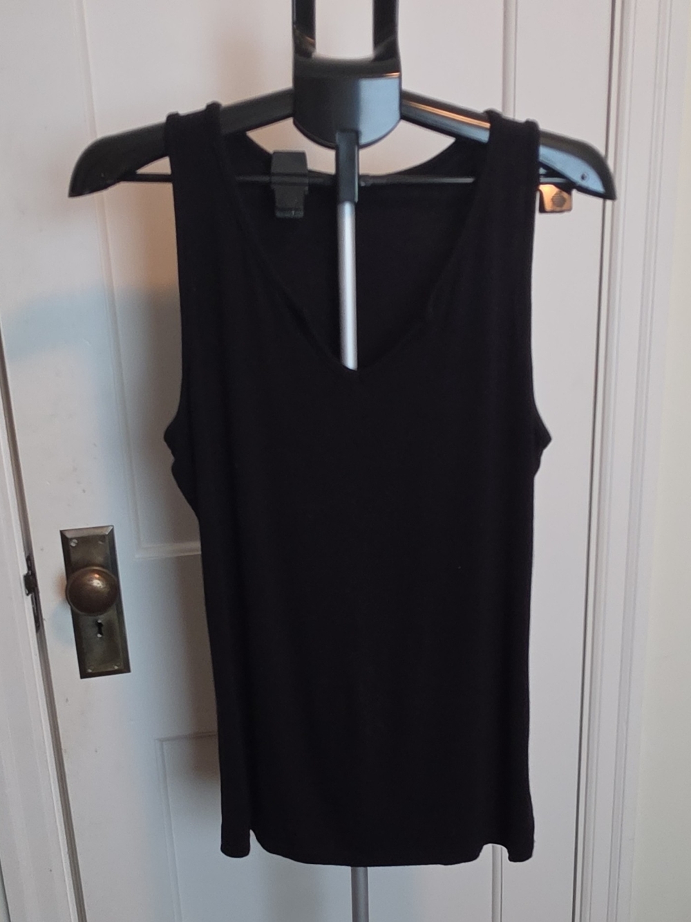 Source Unknown Black V-Neck Women's Tank Top